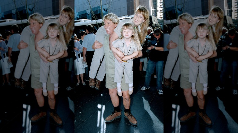Steve Irwin holding Terri Irwin and Bindi Irwin