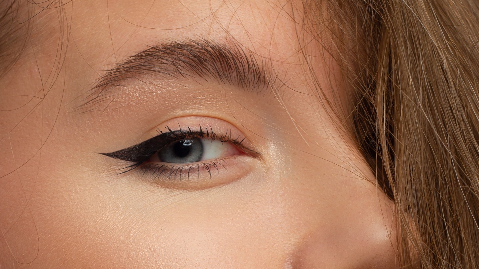 10 Ways To Thicken Your Eyebrows Naturally
