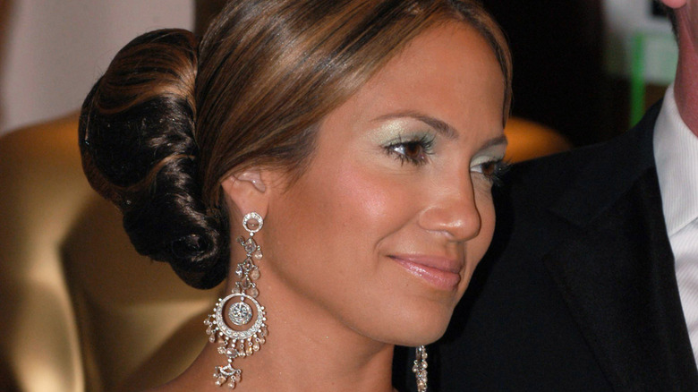 Jennifer Lopez wearing fake eyelashes