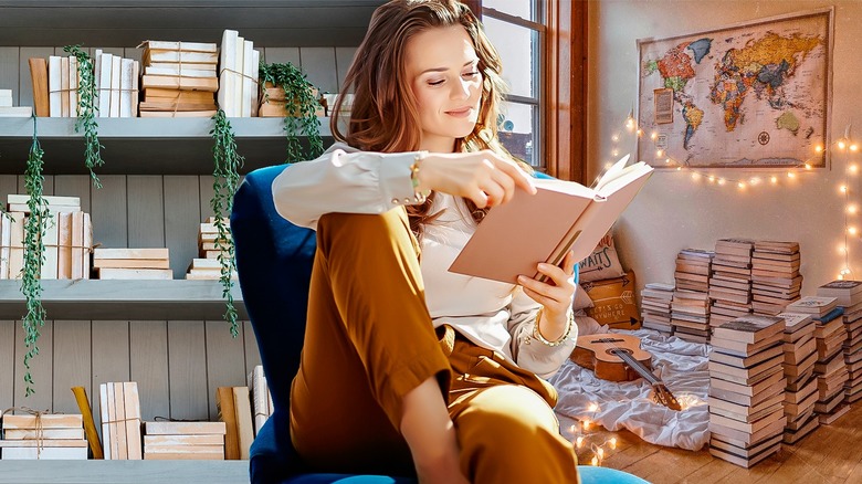 14 Creative Ways To Organize Books For A Cozy Reading Space (This One's For  The BookTok Babes)