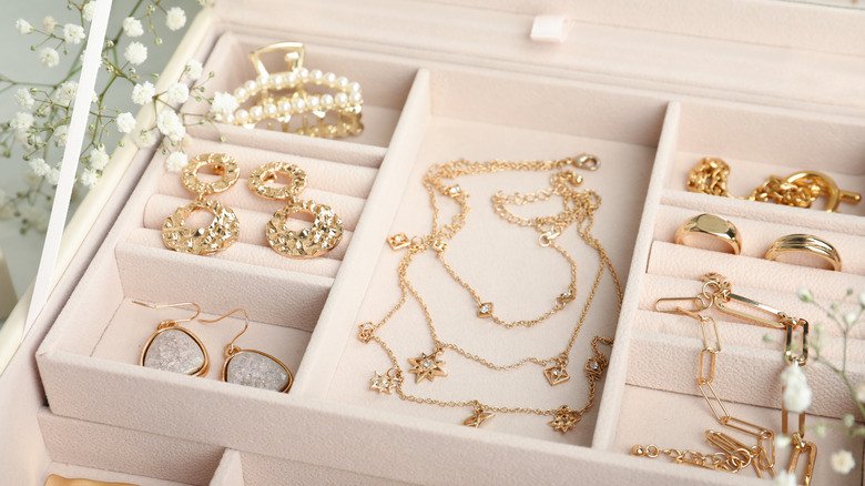 Jewelry box containing jewelry