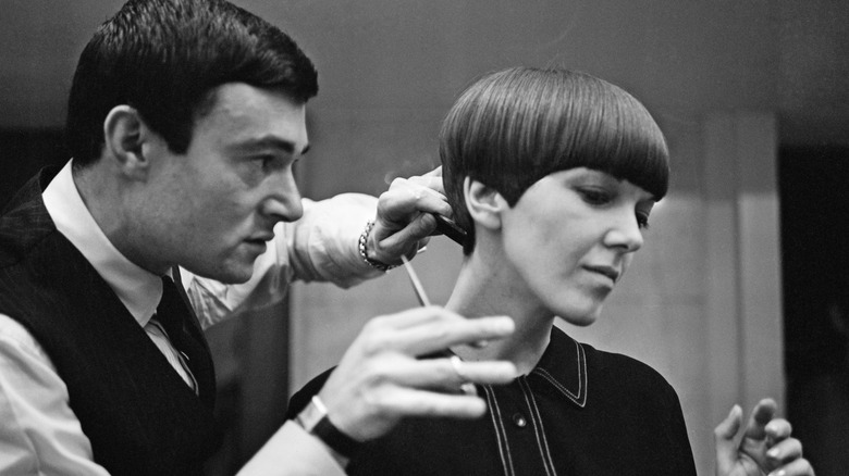Vidal Sassoon giving Mary Quant a haircut