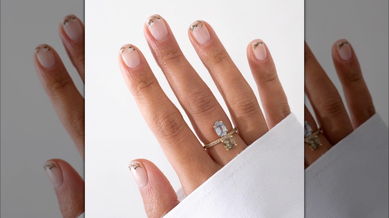 Floral french tips