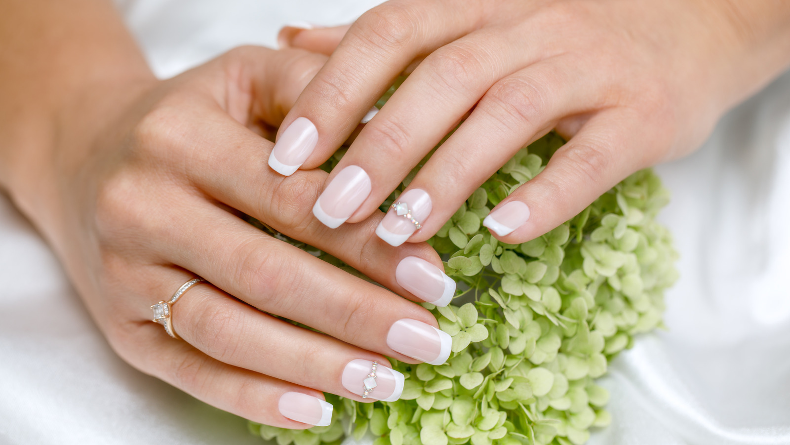 Lace-Detail Vintage Wedding Nails