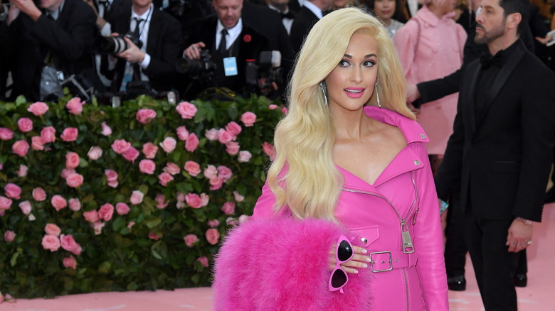 Kacey Musgraves wearing hot pink