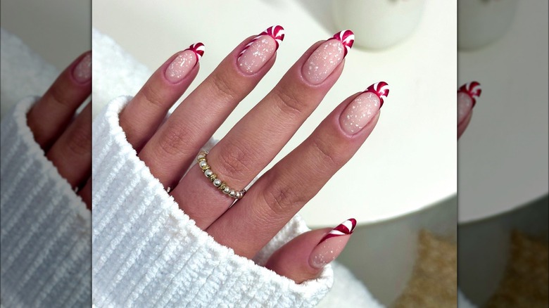 Prairie Beauty: CHRISTMAS NAIL ART: Crisp Red & White Nordic Star Christmas  Nails