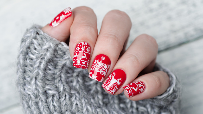 christmas sweater manicure