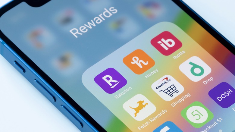 Phone screen displaying several cash rewards apps