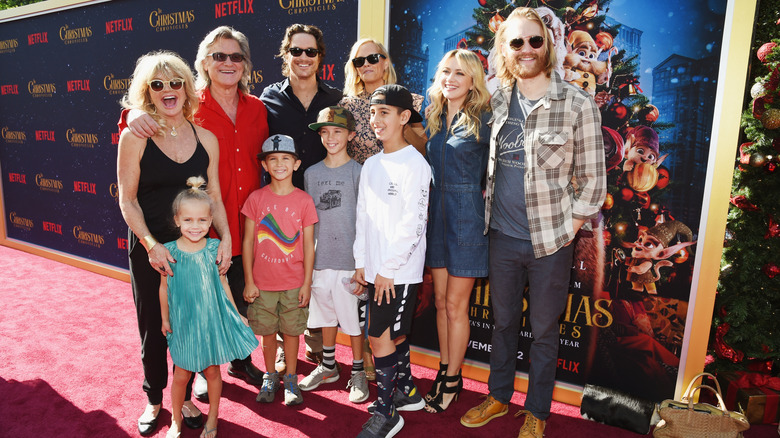 Goldie Hawn and Kurt Russell with their kids and grandkids