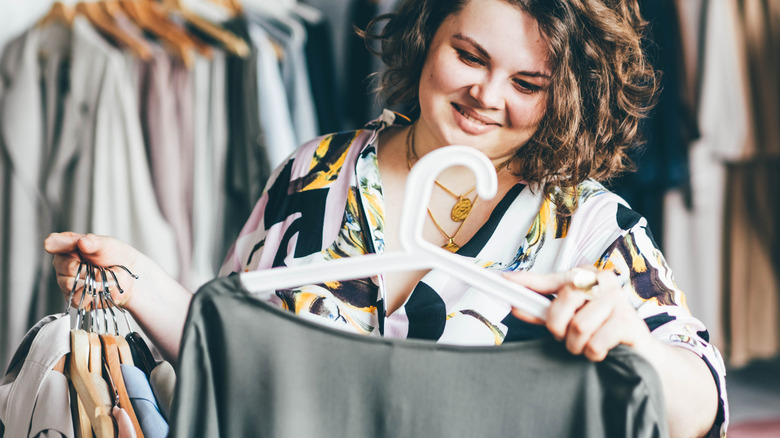 plus-sized woman thrifting