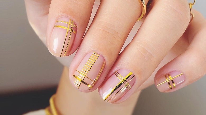 Gold plaid manicure