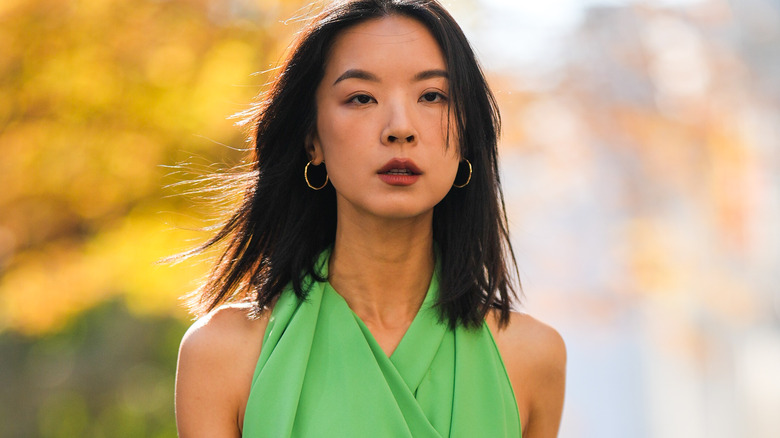 Model wearing lob haircut 