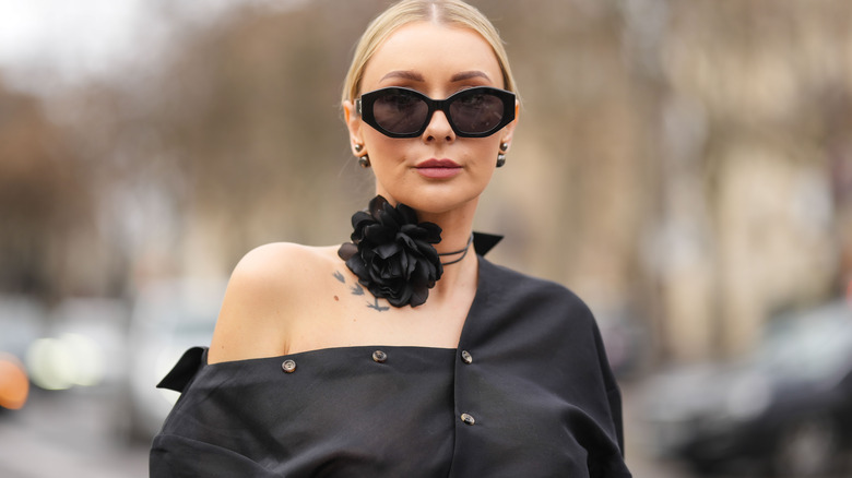 Girl wearing a rosette choker at fashion week.