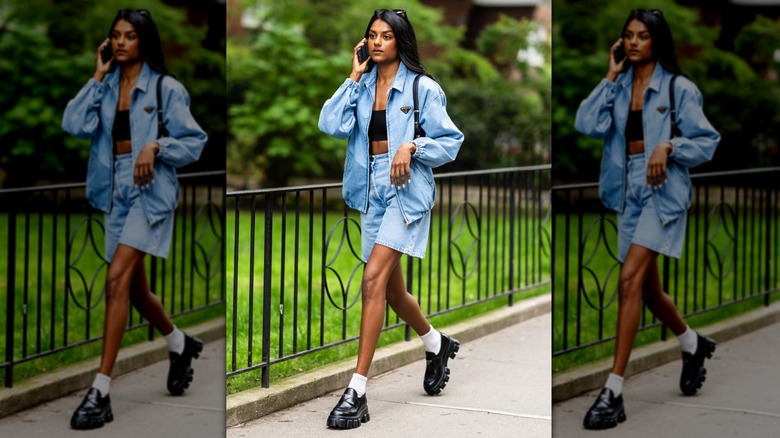 Simone Ashley walking in Manhattan in 2024.