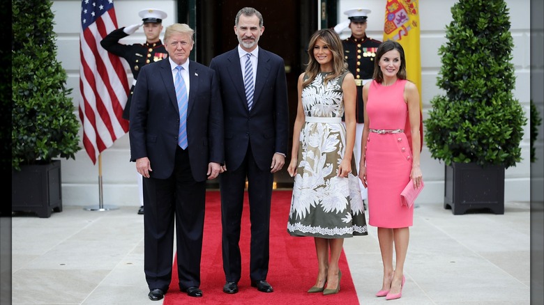 U.S. President Donald Trump, King Felipe VI of Spain, first lady Melania Trump and Queen Letizia of Spain pose for photographs outside the White House June 19, 2018 in Washington, DC (2018)