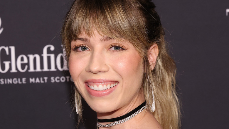 Jennette McCurdy smiling