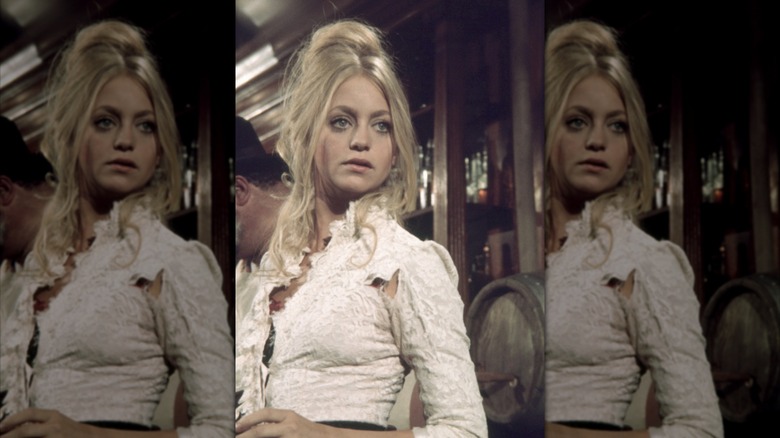 Goldie Hawn with a messy updo while filming "The Duchess and the Dirtwater Fox"
