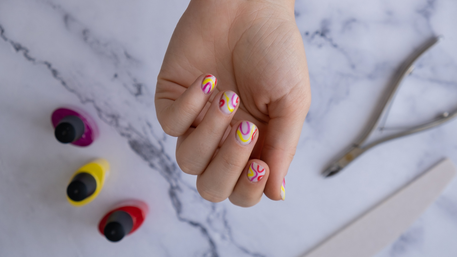 '60s-Inspired Manicure Ideas For A Retro Nail Look