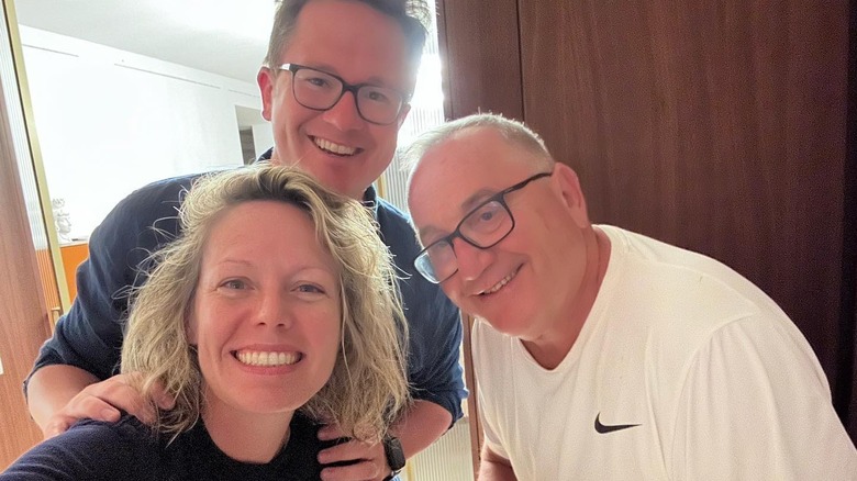 Dylan Dreyer makeup-free selfie with family members
