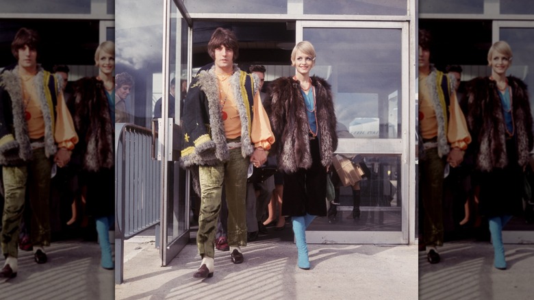 Twiggy with Justin de Villeneuve at London's Heathrow Airport in October 1967