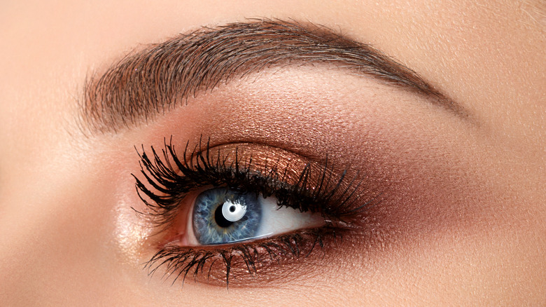 What eyeshadow goes shop with blue eyes
