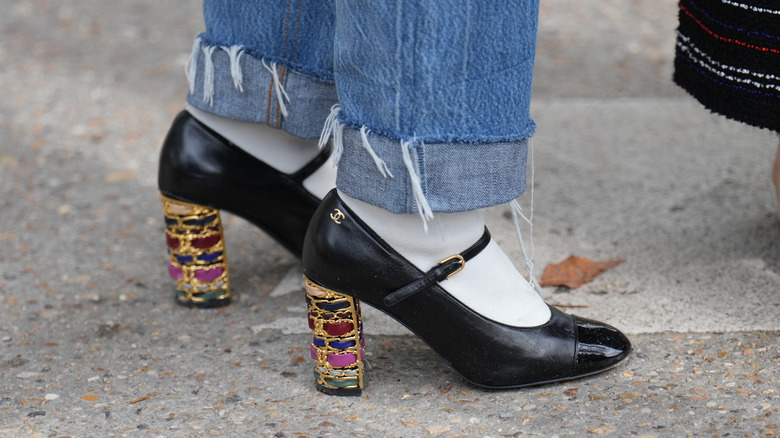 woman wearing ballet heel