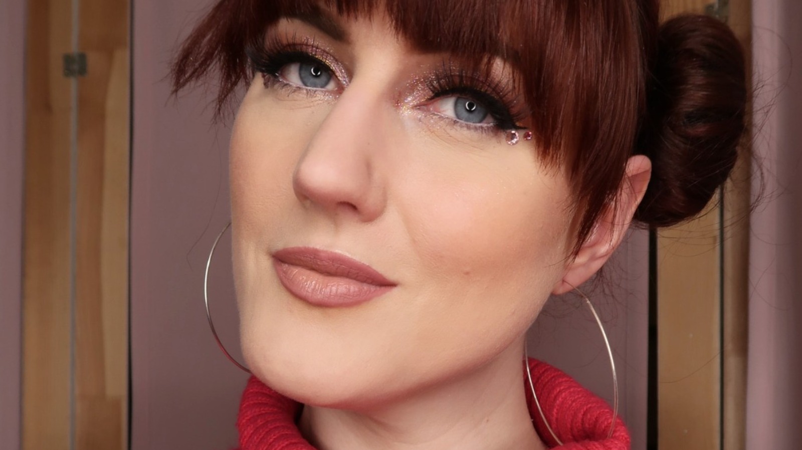 Add Dimension To Your Eye Makeup By Using Reflective Pigments In Your