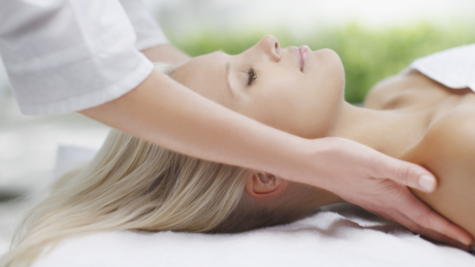 Aesthetician Versus Esthetician What's The Difference?