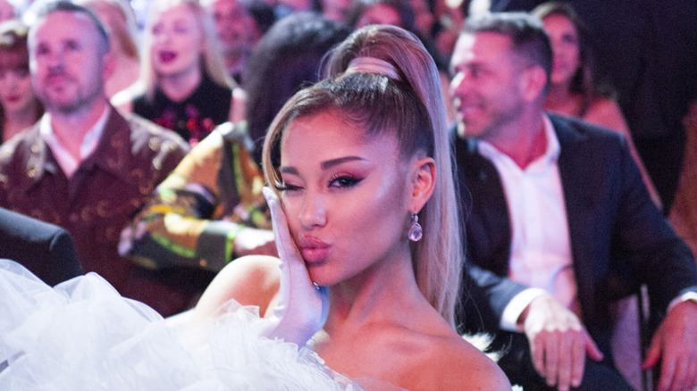 ariana grande blowing kiss