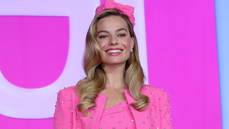 margot robbie smiling