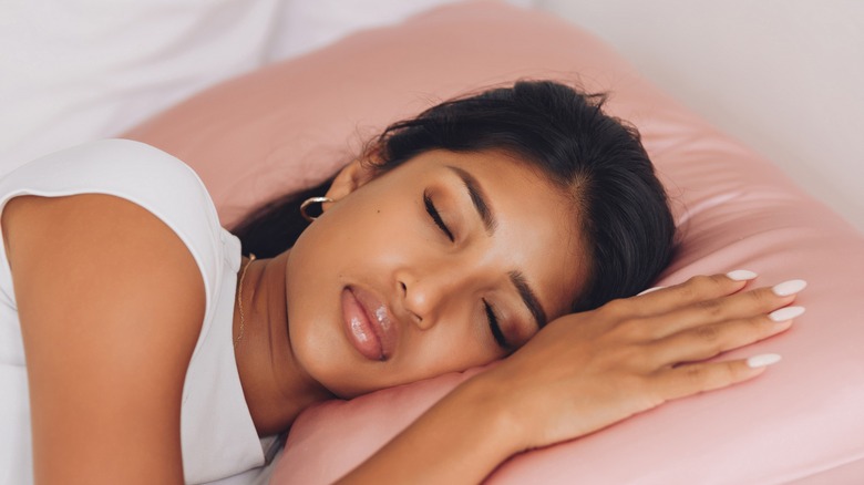 Woman sleeping silk pillowcase