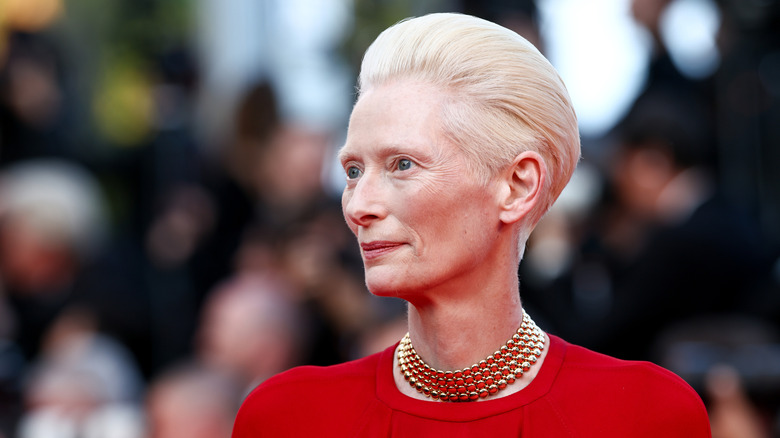 Tilda Swinton posing with androgynous hair