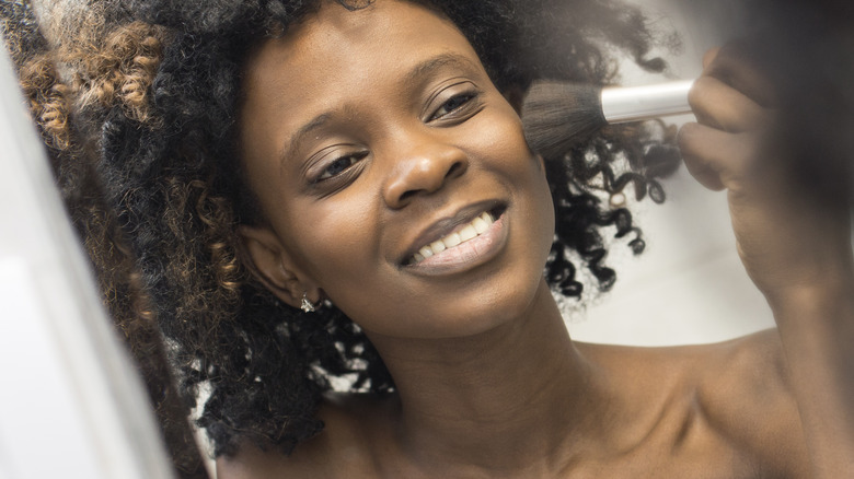 woman applying foundation