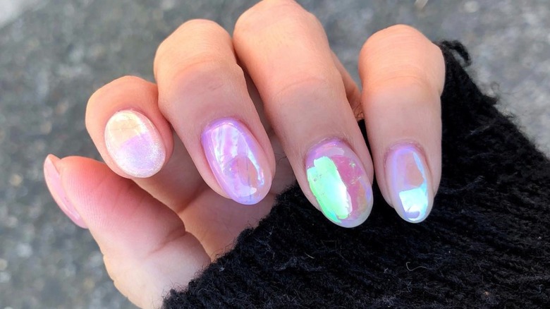 Pink hue aurora nails 