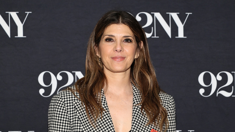 Marisa Tomei posing with brown hair