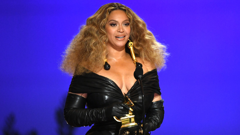 Beyonce black dress Grammys