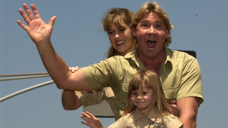 Steve, Terri, and Bindi Irwin waving