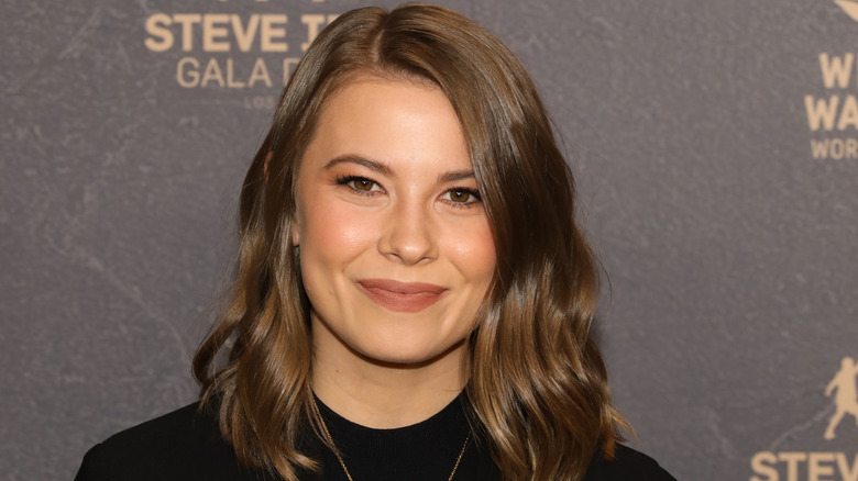 Bindi Irwin at the 2023 Steve Irwin Gala in a black shirt and shoulder length bob.
