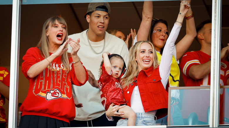 brittany mahomes and taylor swift 