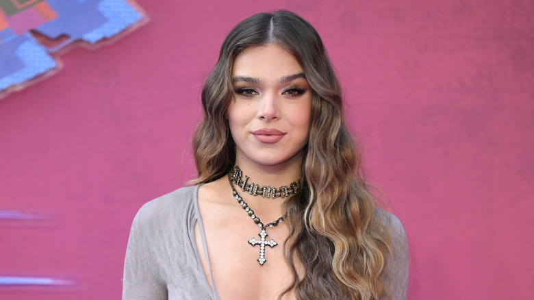 Hailee Steinfeld balayage hair