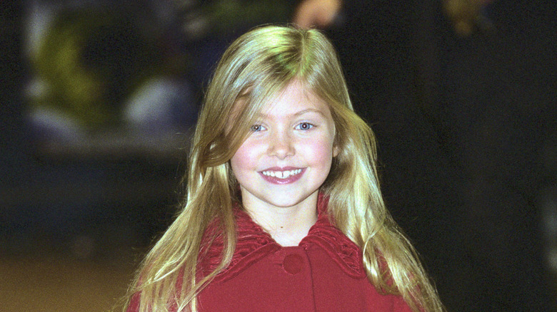 Young Taylor Momsen smiles at the red carpet premiere of How The Grinch Stole Christmas