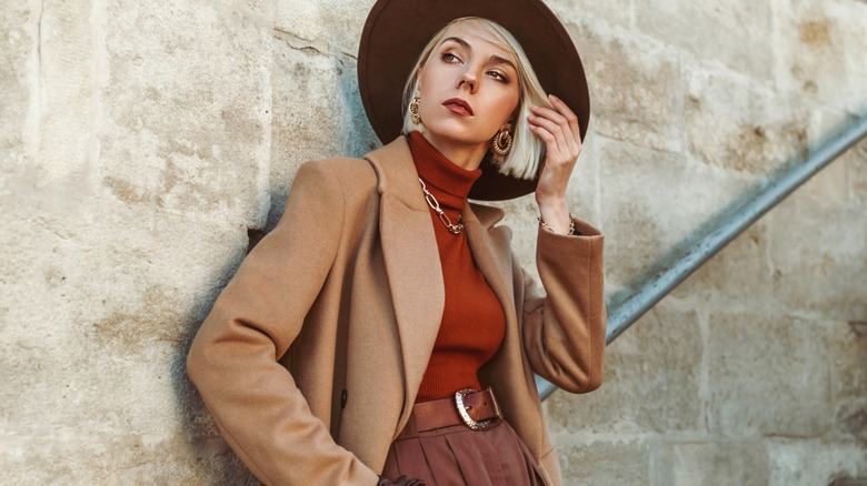 Woman wearing brown autumn outfit