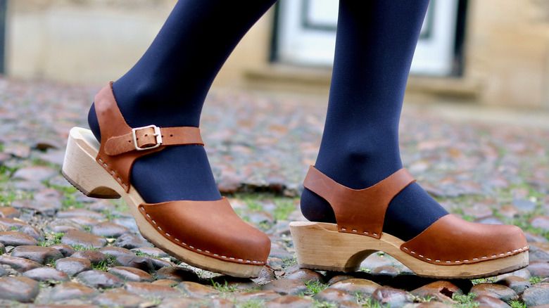 Brown clogs blue stockings