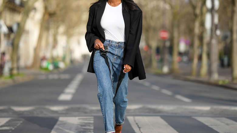 Woman wearing jeans and t-shirt