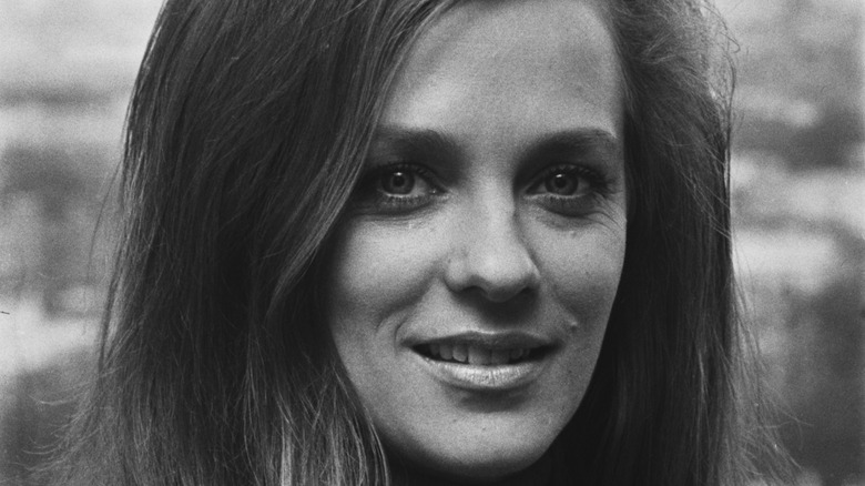 Black-and-white portrait of Connie Smith in 1973.