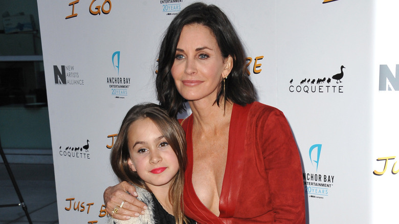 A young Coco Arquette with mom Courteney Arquette on the red carpet