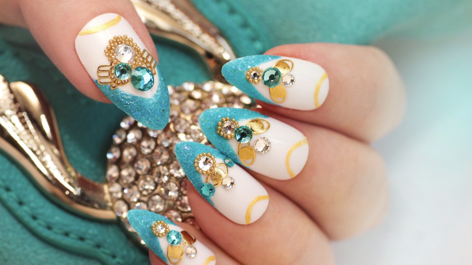 Minimalist Crystals Shine in Fall Nails