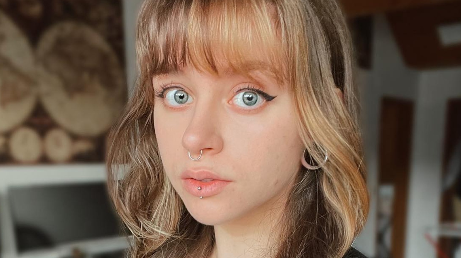 'Curve Bangs' Are The Dramatic Hair Trend That Takes Curtain Fringe To
