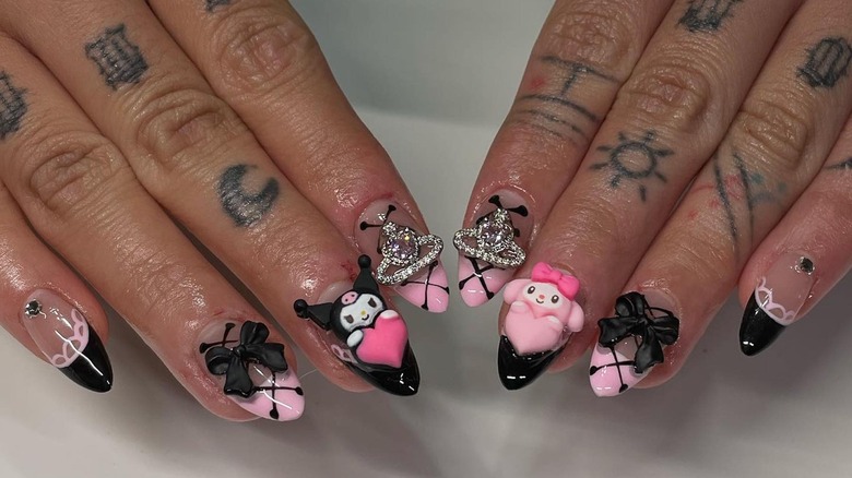 goth nails with bows