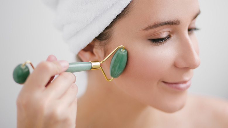 woman using jade roller